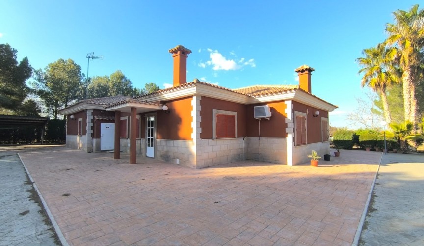Reventa - Villa -
Yecla - Inland
