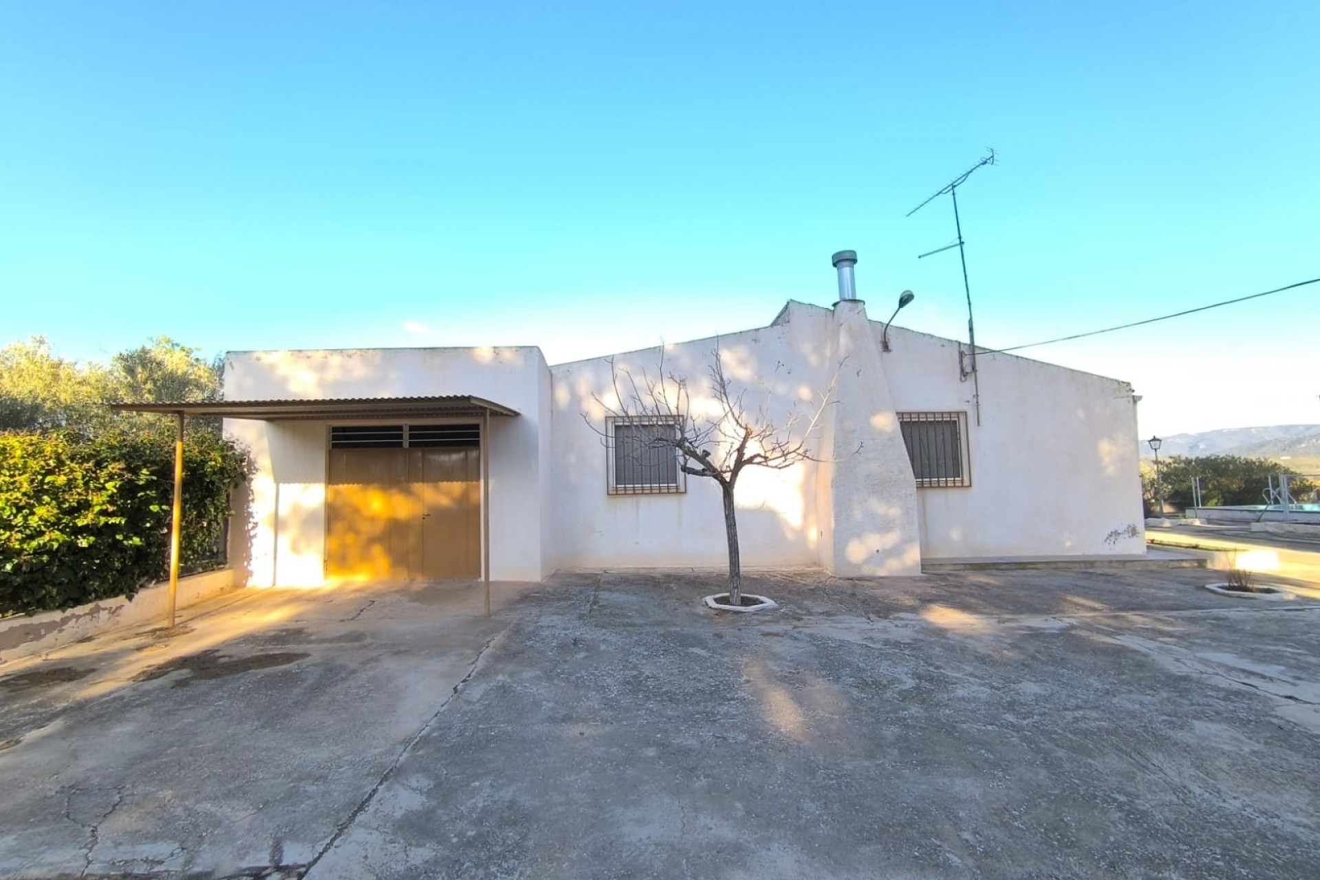 Reventa - Villa -
Yecla - Inland