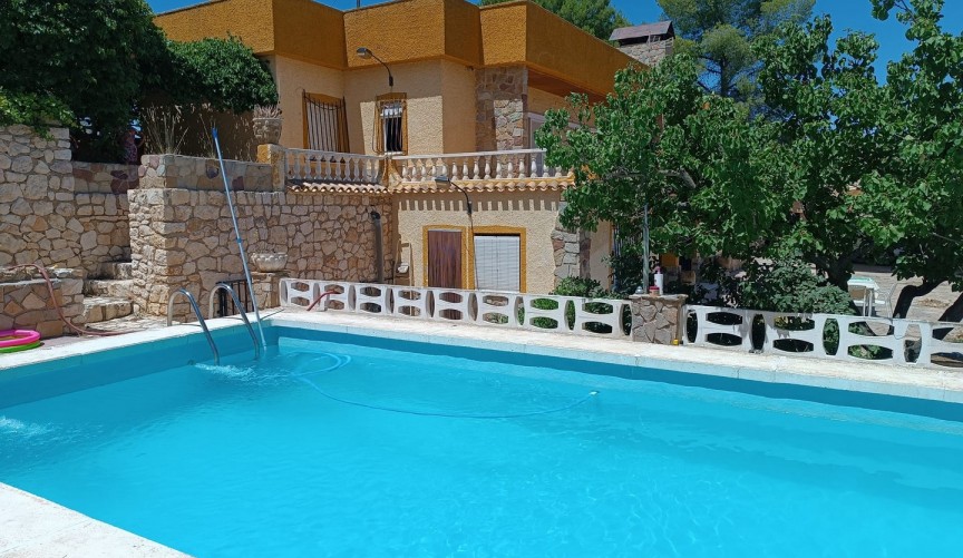 Reventa - Villa -
Yecla - Inland