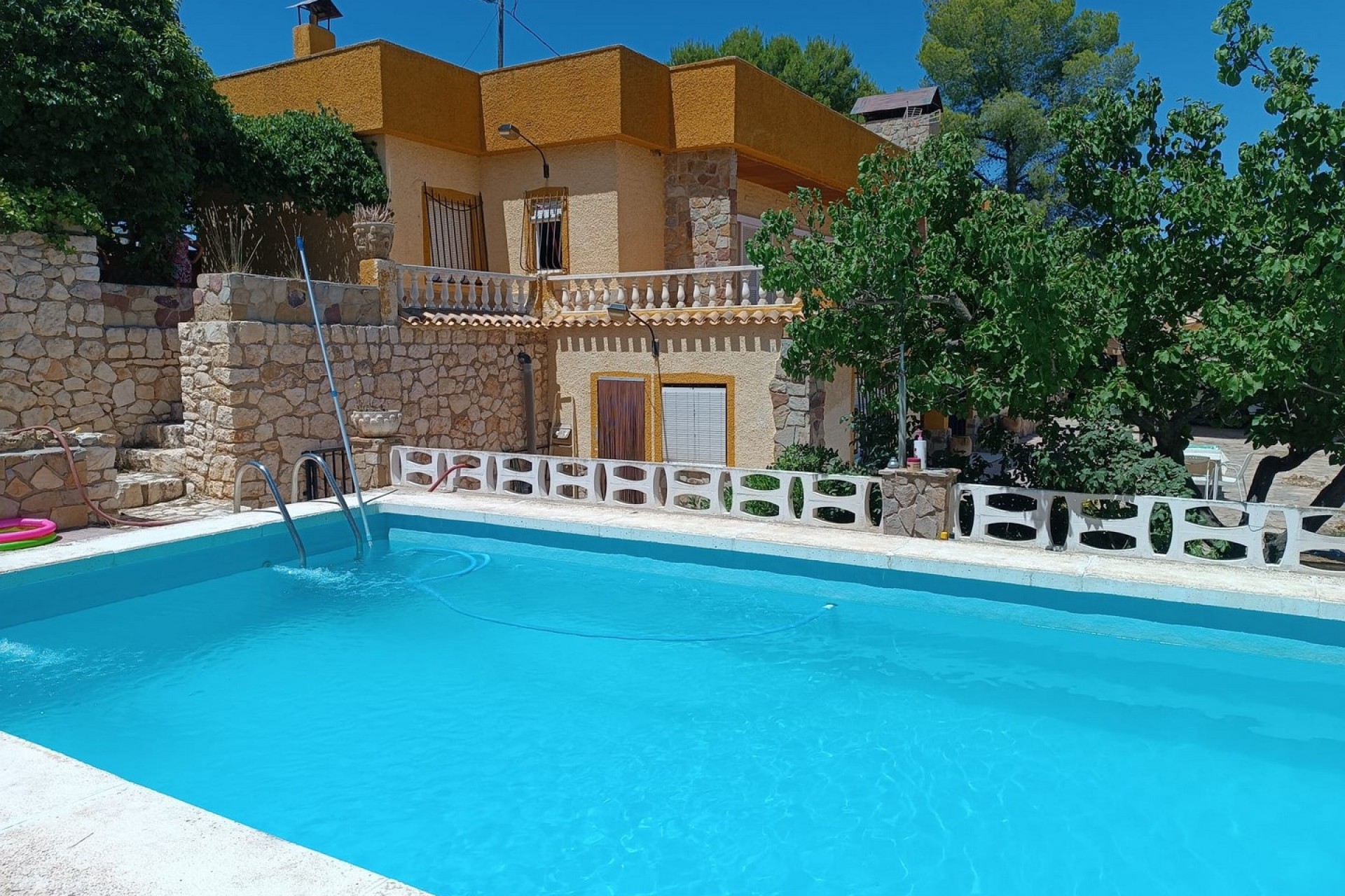 Reventa - Villa -
Yecla - Inland