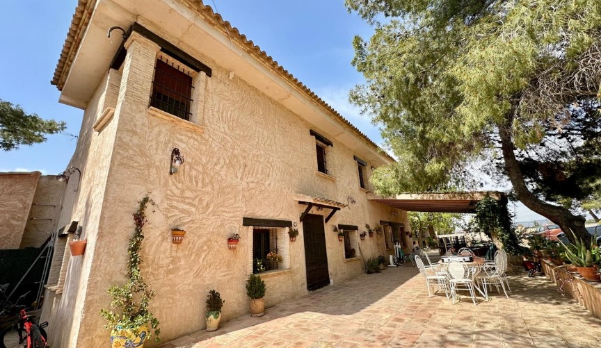 Reventa - Villa -
Yecla - Inland