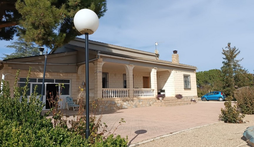 Reventa - Villa -
Yecla - Inland