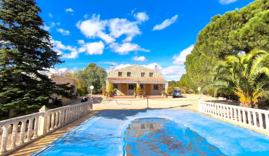 Reventa - Villa -
Yecla - Inland