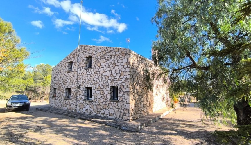 Reventa - Villa -
Yecla - Inland