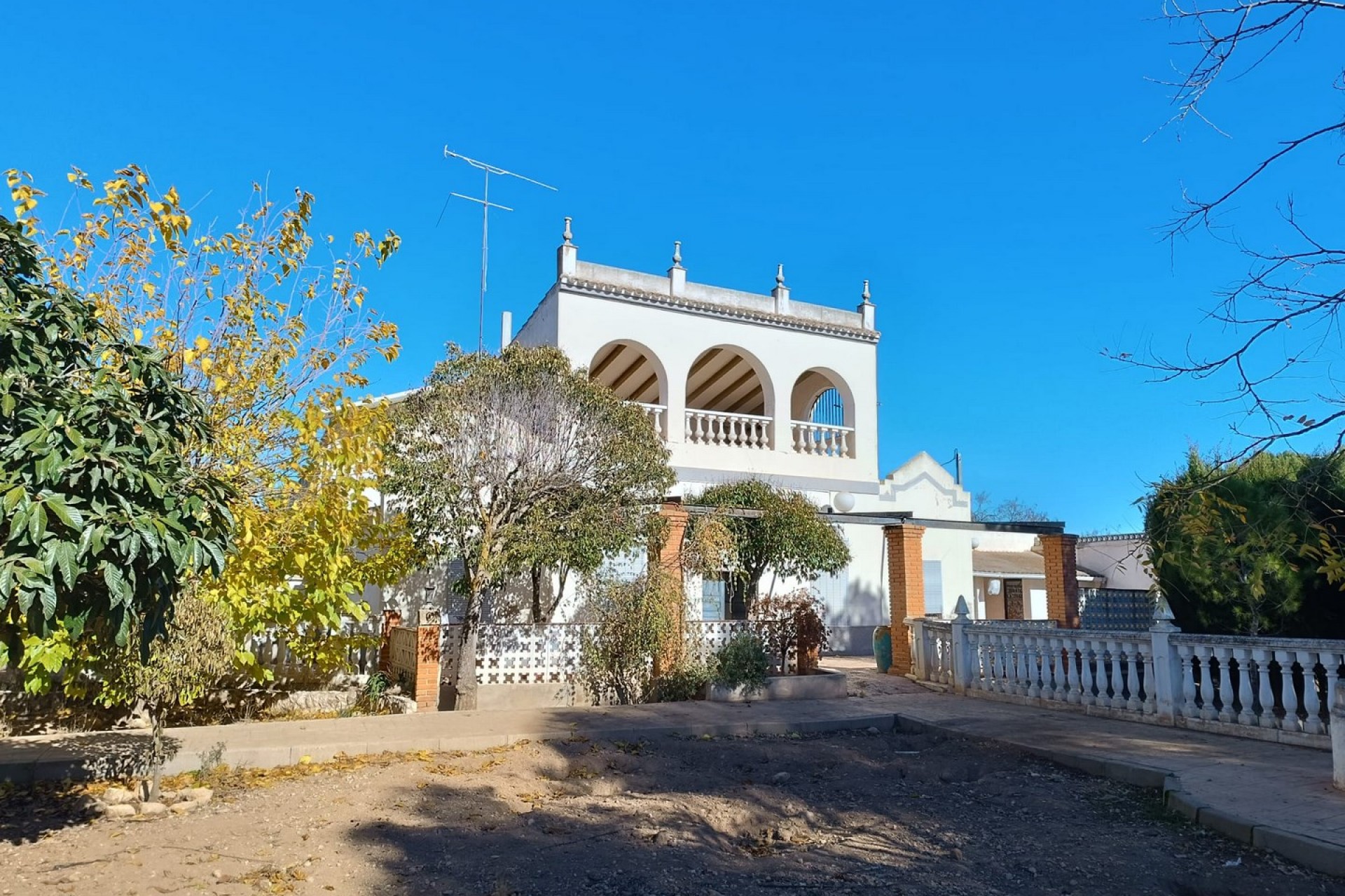Reventa - Villa -
Yecla - Inland