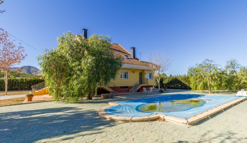 Reventa - Villa -
Yecla - Inland