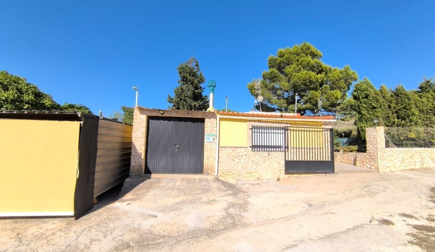 Reventa - Villa -
Yecla - Inland