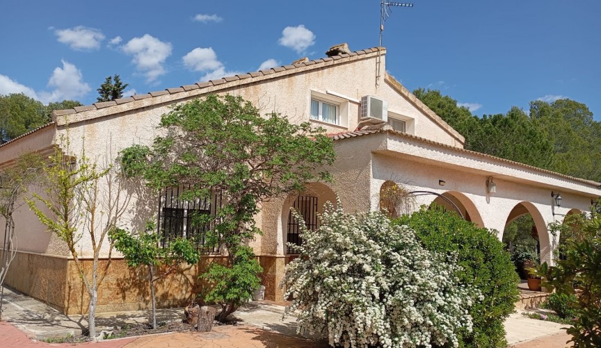 Reventa - Villa -
Yecla - Inland