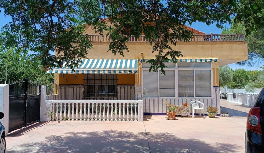Reventa - Villa -
Yecla - Inland