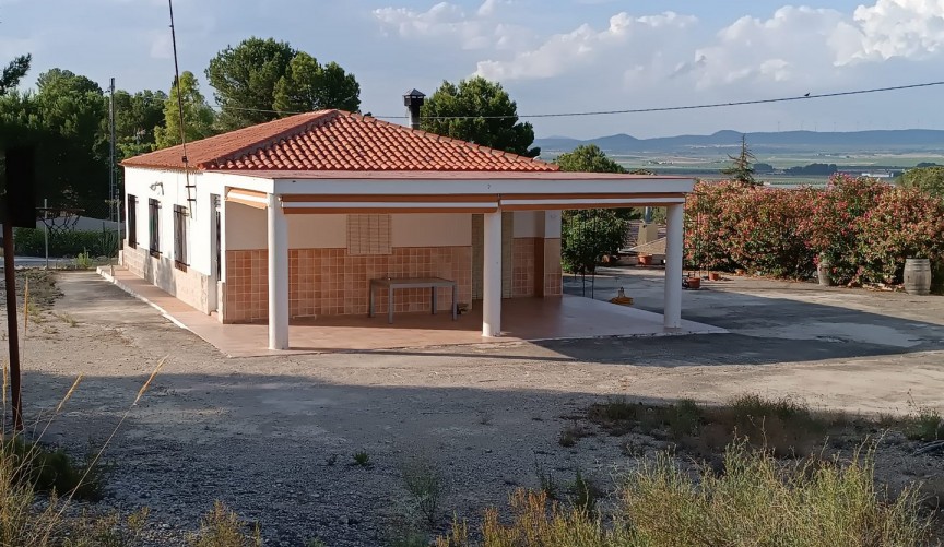 Reventa - Villa -
Yecla - Inland