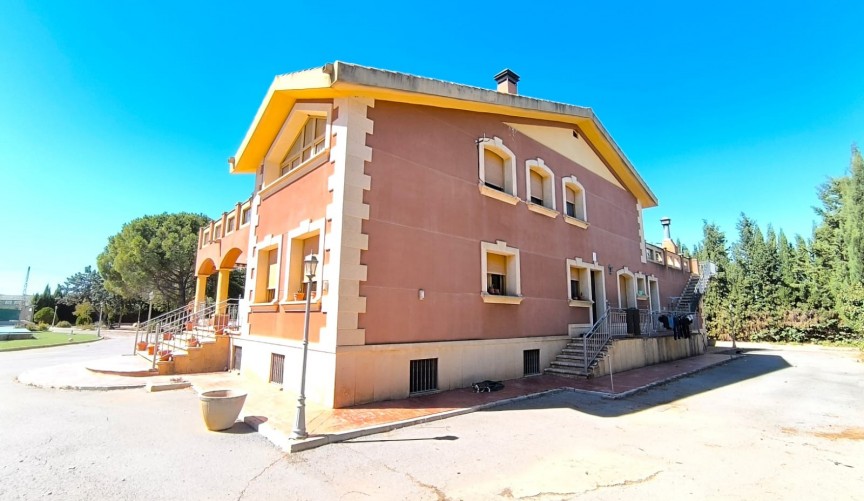 Reventa - Villa -
Yecla - Inland