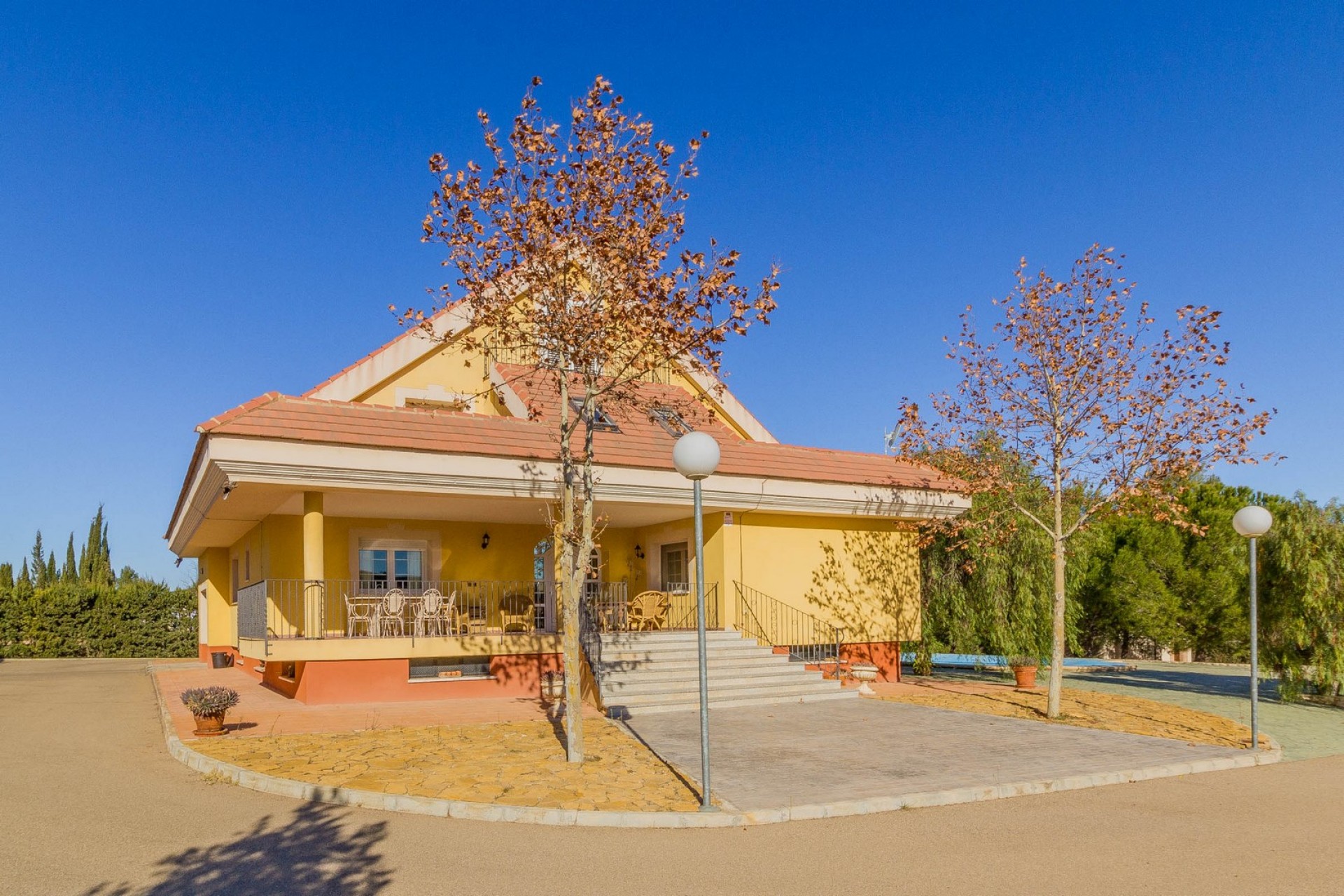 Reventa - Villa -
Yecla - Inland
