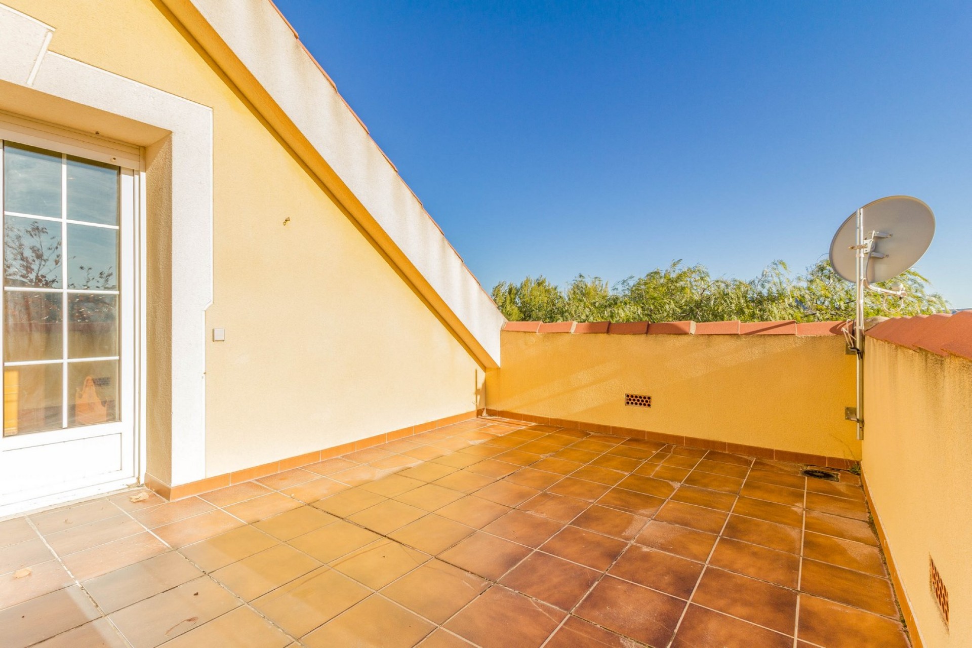 Reventa - Villa -
Yecla - Inland