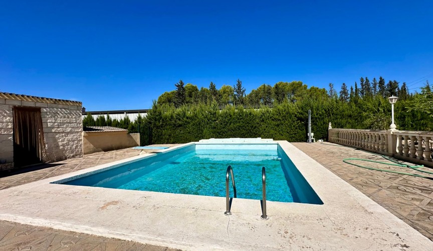 Reventa - Villa -
Yecla - Inland