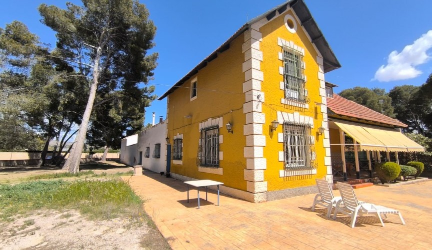 Reventa - Villa -
Yecla - Inland