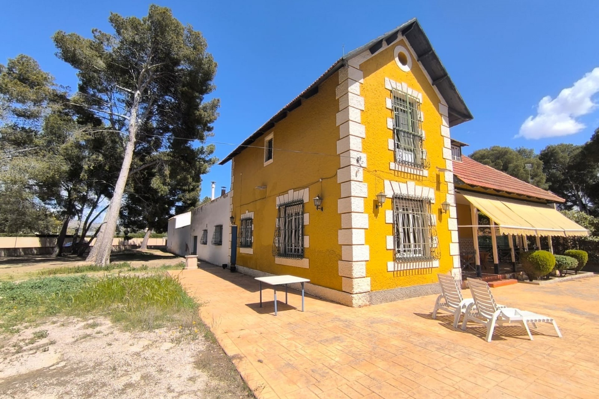 Reventa - Villa -
Yecla - Inland