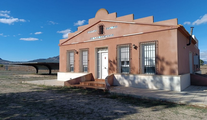 Reventa - Villa -
Yecla - Inland