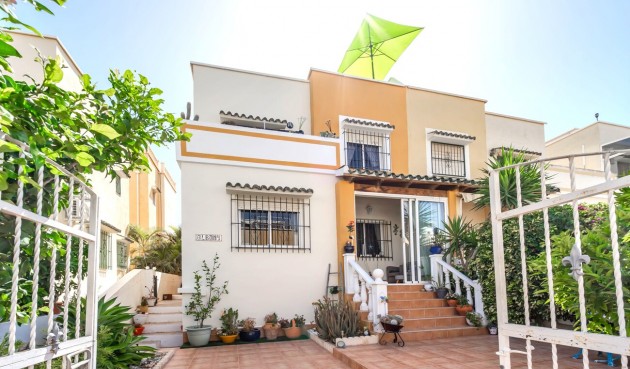 Semi Detached - Resale - Los Altos - Res Valle de los pinos