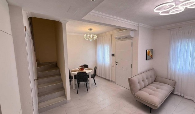 Town House - Återförsäljning - Torrevieja - Calas Blanca