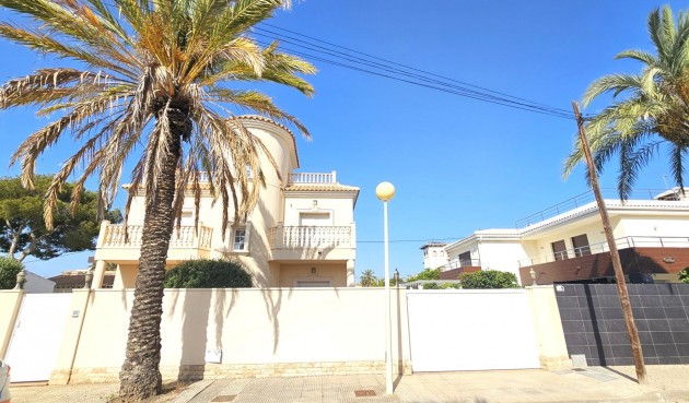 Villa - Återförsäljning - Cabo Roig - La Caleta