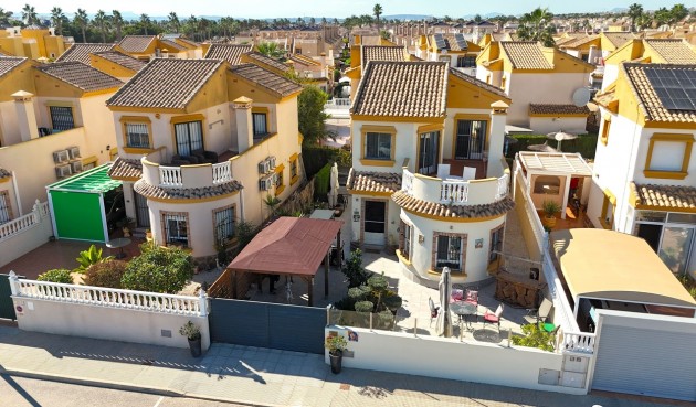 Villa - Återförsäljning - Guardamar del Segura - Costa Blanca