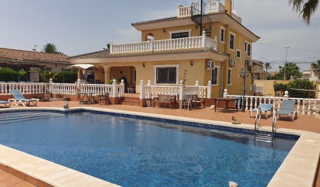 Villa - Återförsäljning - Los Balcones - Costa Blanca