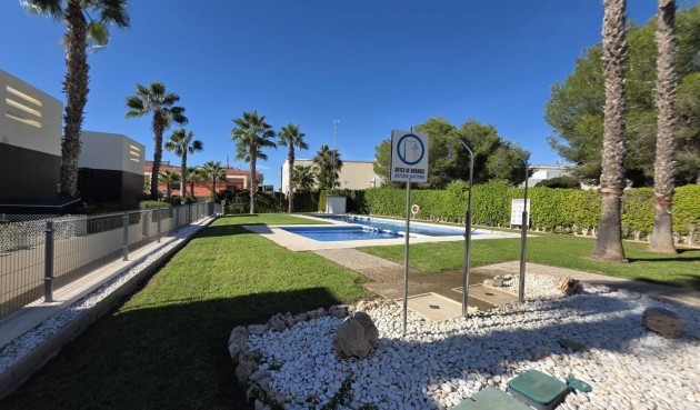Villa - Återförsäljning - Orihuela Costa - BO-86534