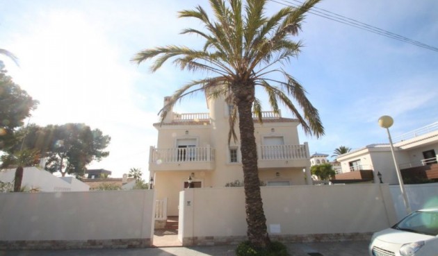 Villa - Återförsäljning - Orihuela Costa - BO-94150