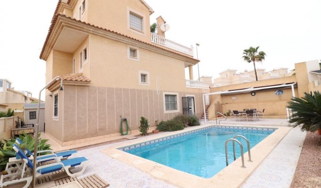 Villa - Återförsäljning - Orihuela Costa - Costa Blanca