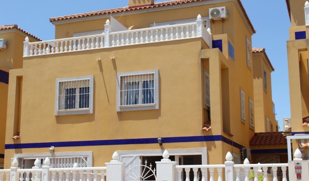 Villa - Återförsäljning - Orihuela Costa - Costa Blanca