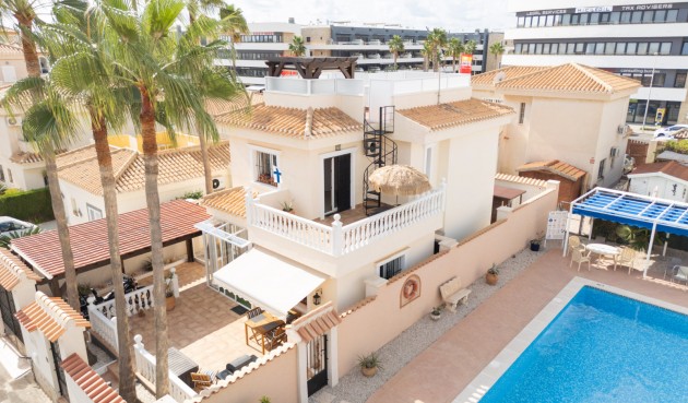 Villa - Återförsäljning - Orihuela Costa - Costa Blanca