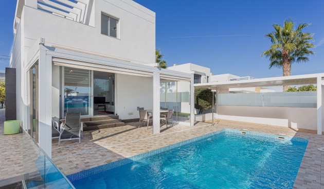 Villa - Återförsäljning - Orihuela Costa - Costa Blanca