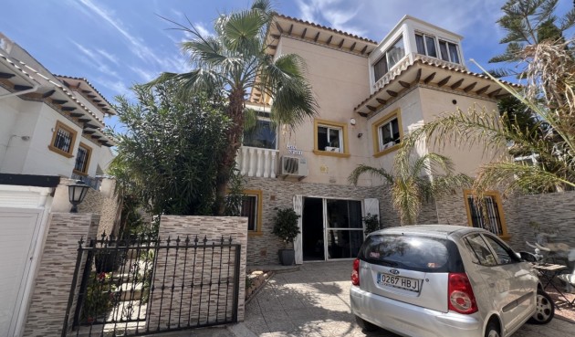 Villa - Återförsäljning - Orihuela - Inland