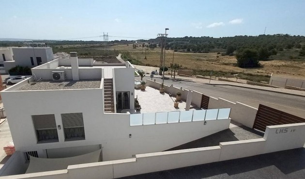 Villa - Återförsäljning - San Miguel de Salinas - Inland