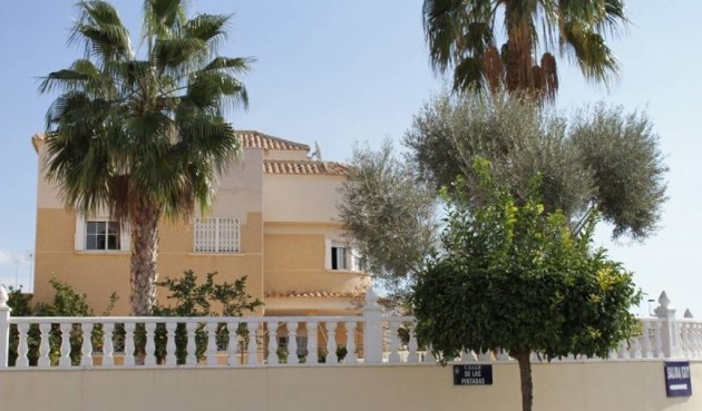 Villa - Återförsäljning - Torrevieja - BO-17827