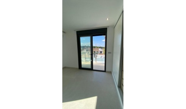 Villa - Återförsäljning - Torrevieja - BO-26030