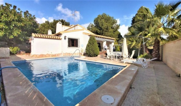 Villa - Återförsäljning - Torrevieja - BO-65894