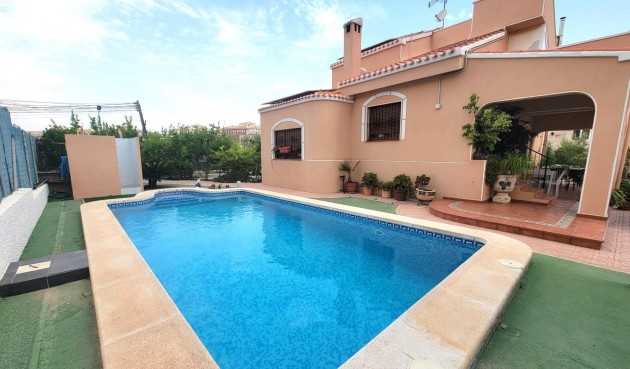 Villa - Återförsäljning - Torrevieja - BO-99685