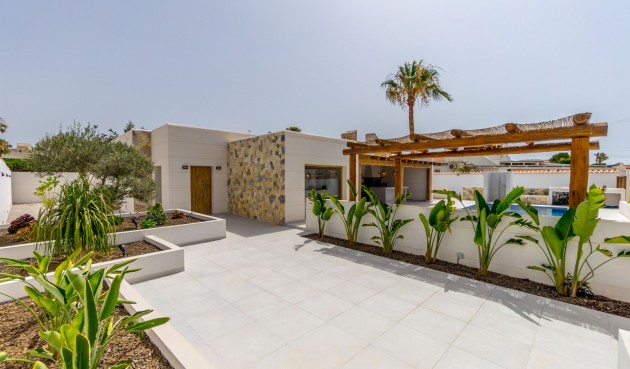 Villa - Återförsäljning - Torrevieja - Costa Blanca