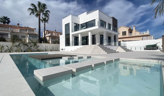 Villa - Återförsäljning - Torrevieja - Costa Blanca