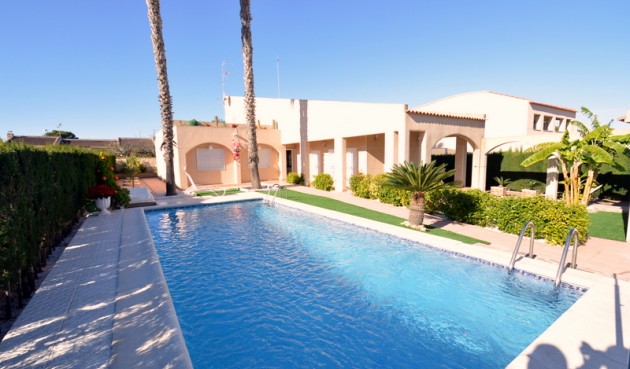 Villa - Återförsäljning - Torrevieja - Costa Blanca