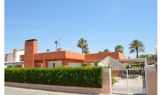 Villa - Återförsäljning - Torrevieja - Costa Blanca