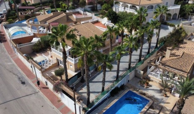 Villa - Återförsäljning - Torrevieja - Costa Blanca