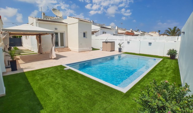 Villa - Återförsäljning - Torrevieja - Costa Blanca