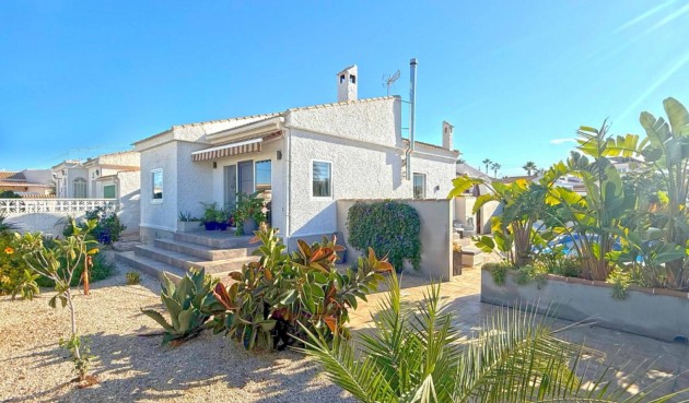 Villa - Återförsäljning - Torrevieja - Costa Blanca