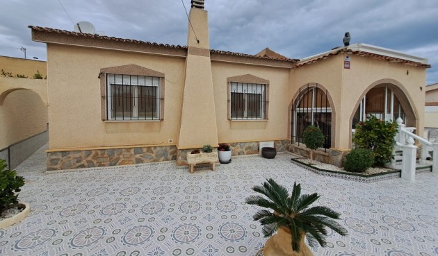 Villa - Återförsäljning - Torrevieja - Costa Blanca