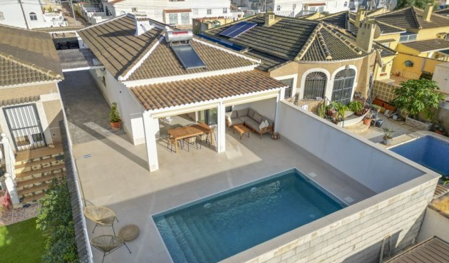 Villa - Återförsäljning - Torrevieja - Costa Blanca