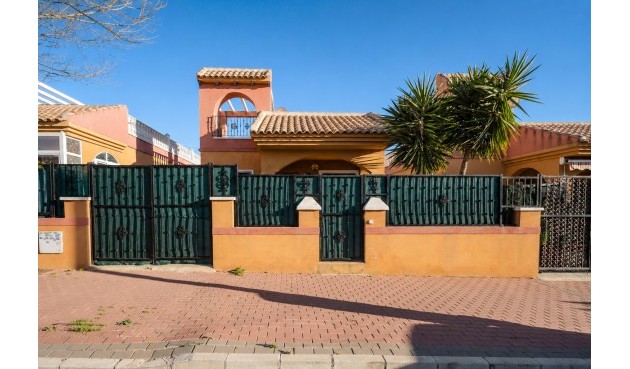 Villa - Återförsäljning - Torrevieja - Costa Blanca