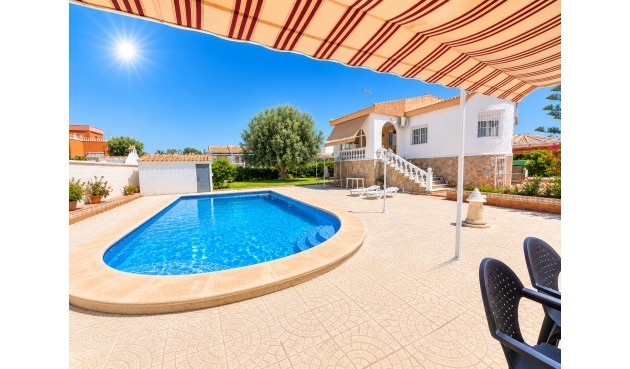 Villa - Återförsäljning - Torrevieja - Costa Blanca