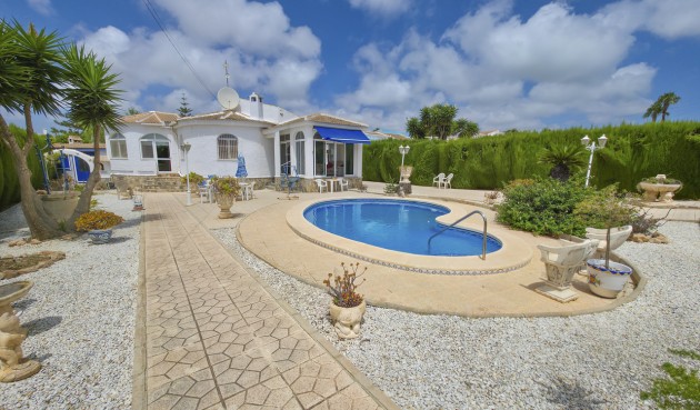 Villa - Återförsäljning - Torrevieja - Costa Blanca